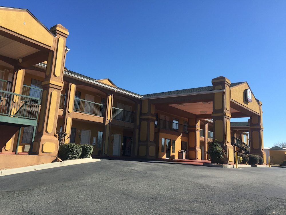 Peach State Inn & Suites secondary
