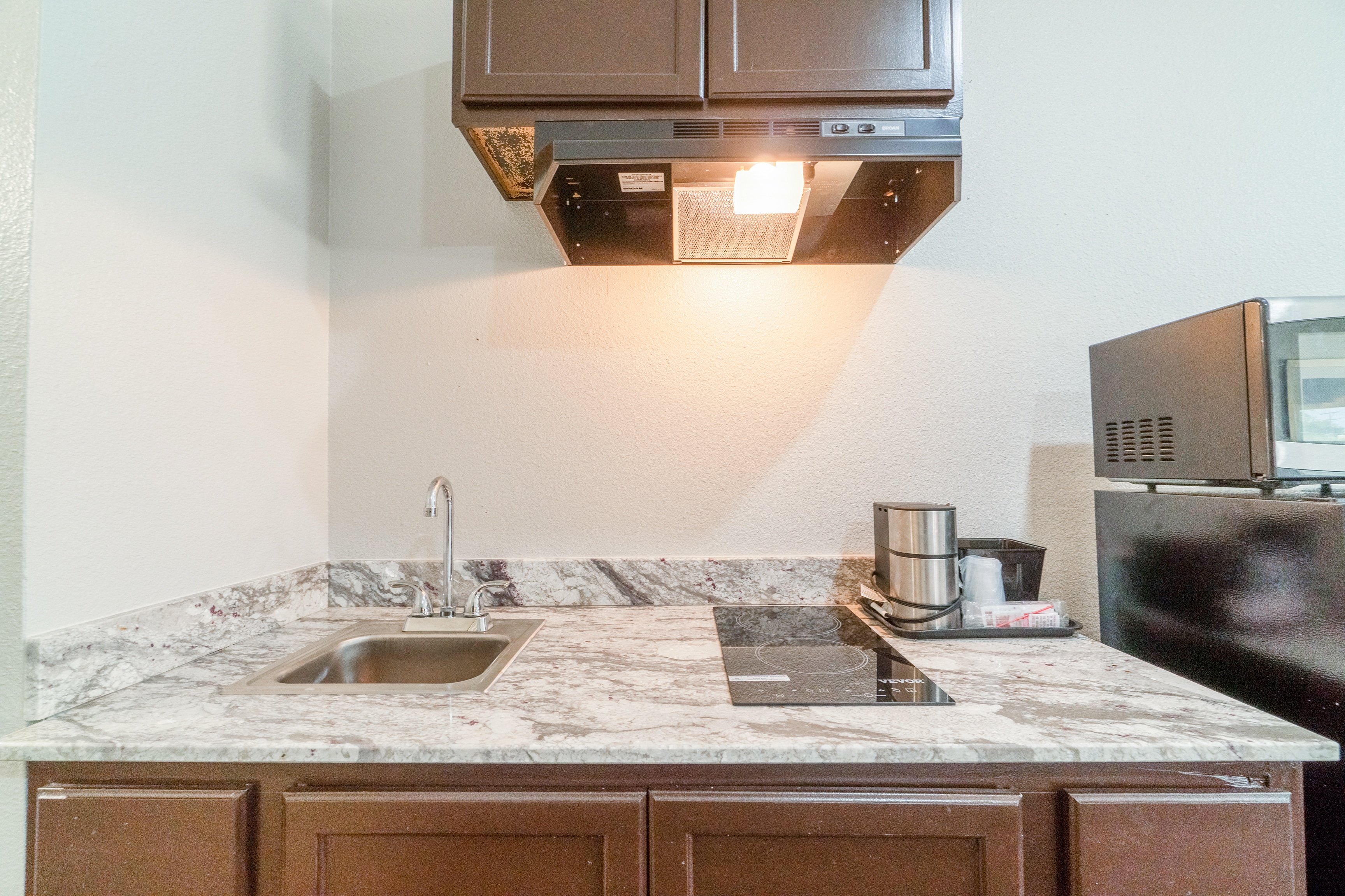 Atria Inn & Suites Kitchenette 43/43