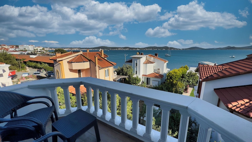 Cunda Ezer Otel 3/63