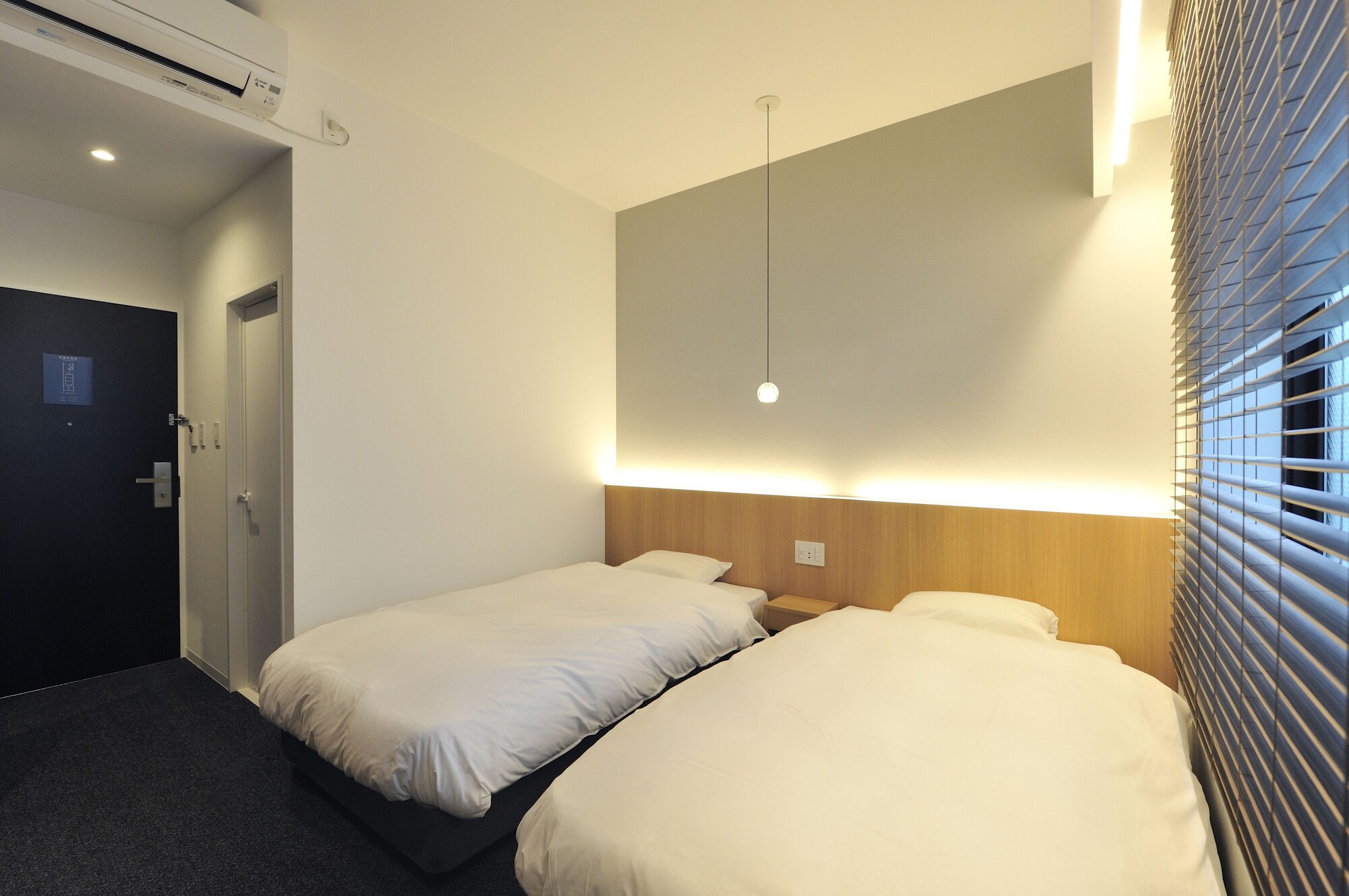 DELUXE, TWIN BEDS
