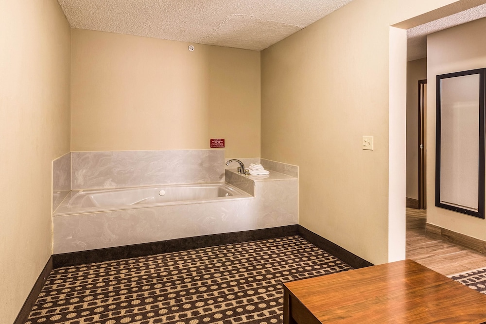 Quality Inn West Plains MO 14/42