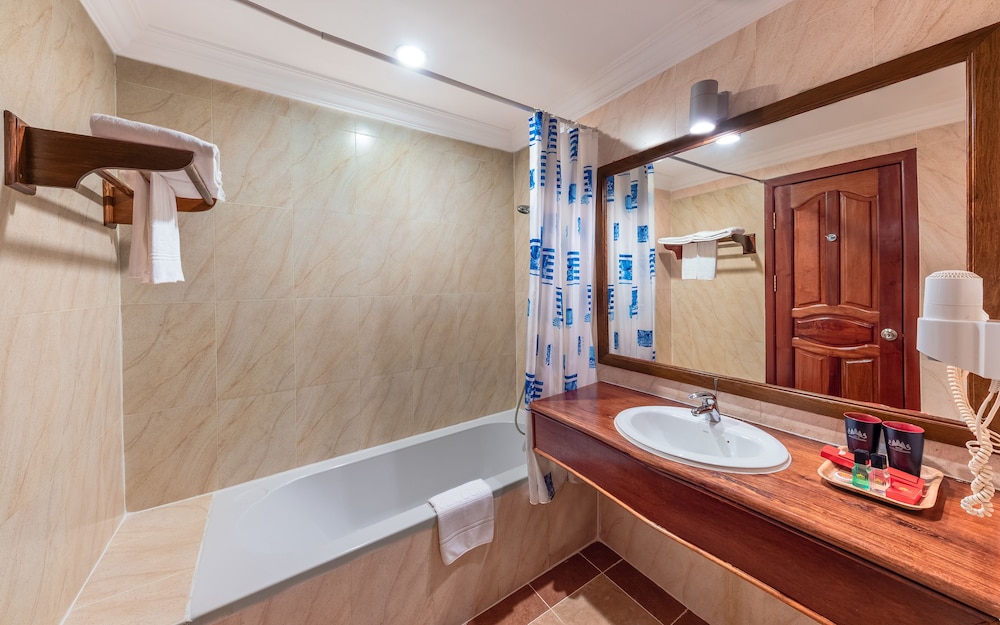 Royal Crown Hotel & Spa 34/70