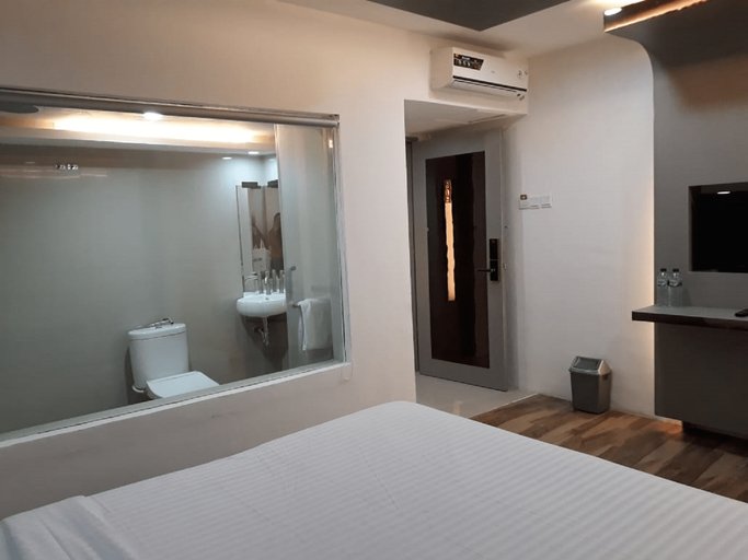 Hotel Surya Pantai Losari Makassar 6/11