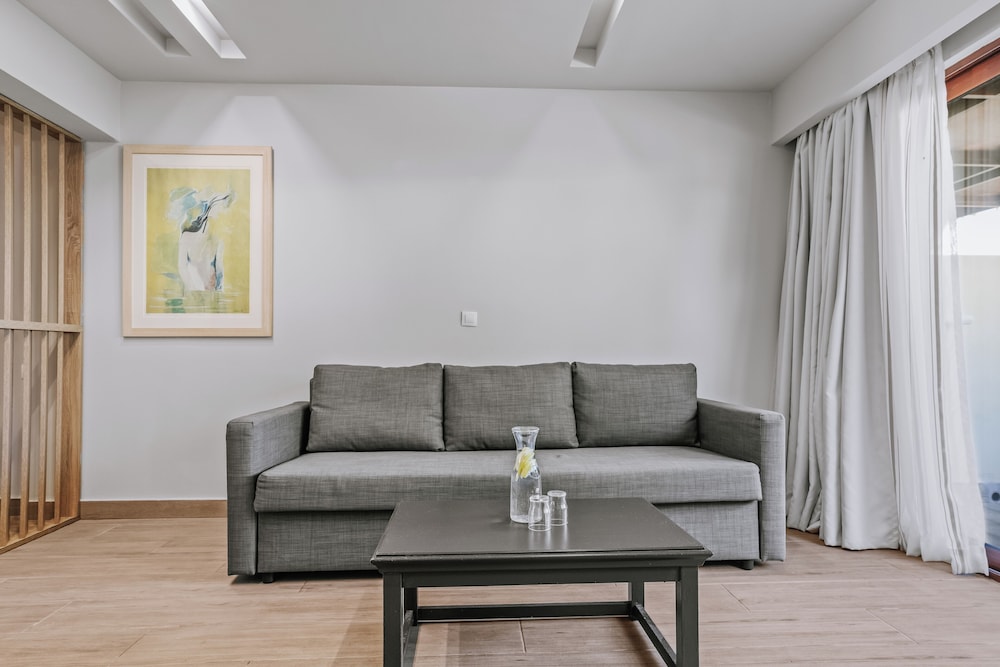 Almyra Hotel & Village 42/70