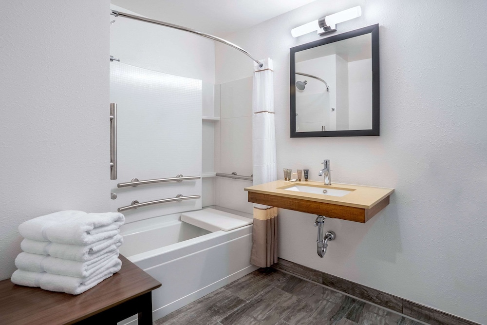 Riverview Inn & Suites, Ascend Hotel Collection 47/72