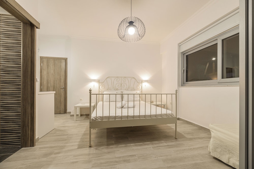 Denise Studios & Apartments 32/50