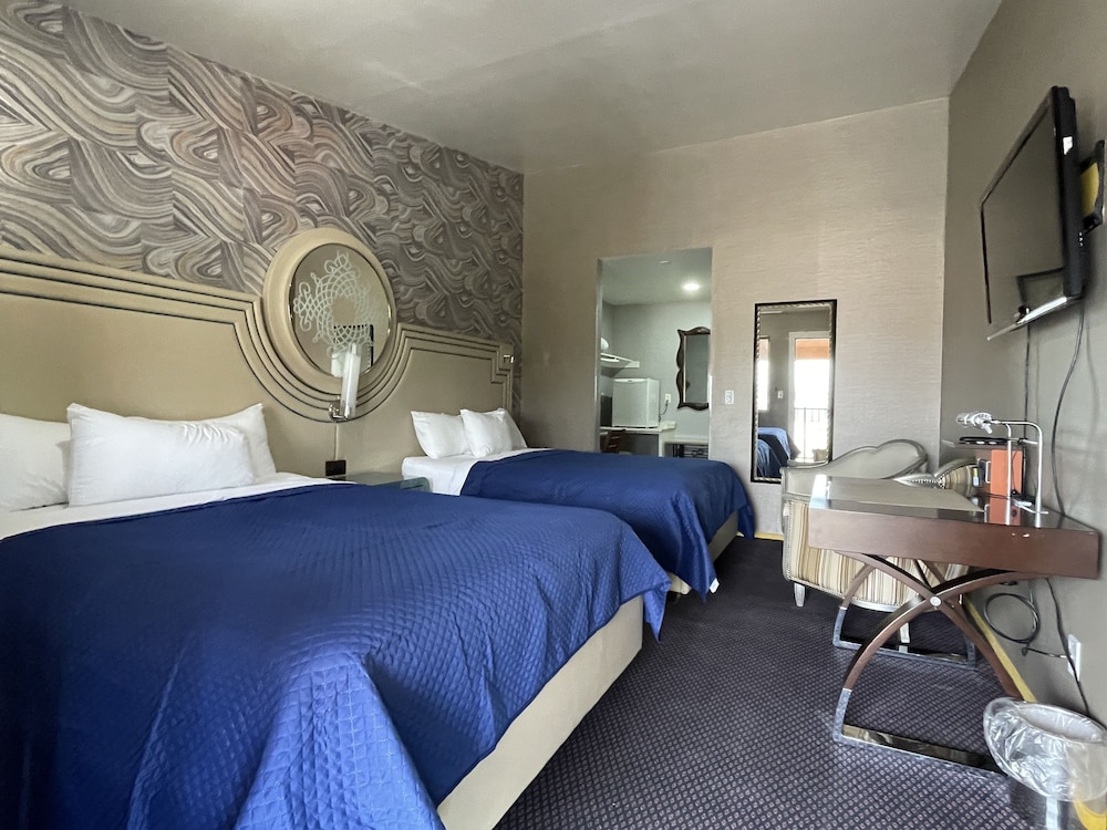 Crown Motel 25/66