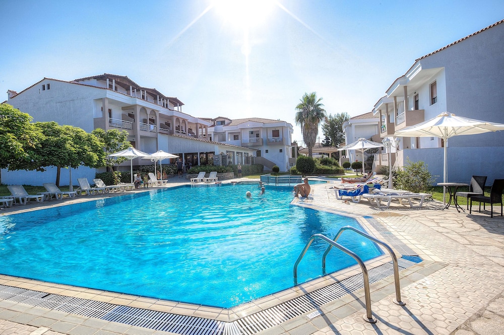 Acrotel Lily Ann Village 26/50