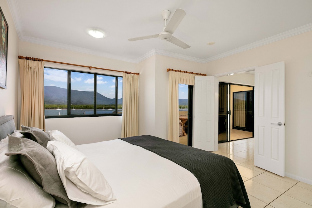 Jack Newell Holiday Apartments 27/74