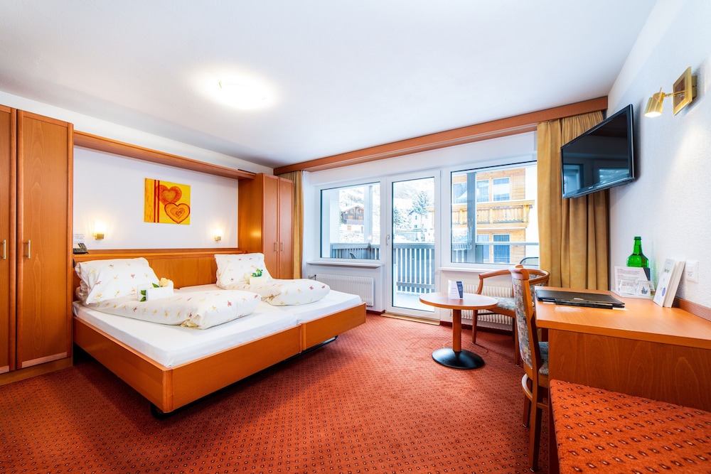 Kristall Saphir Hotel 21/74