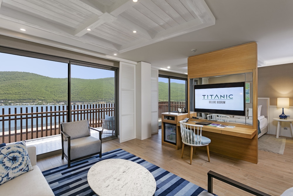 Titanic Luxury Collection Bodrum 54/74