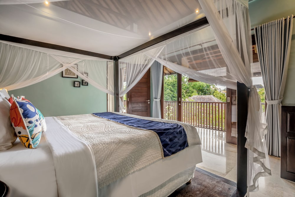 SUITE, POOL VIEW