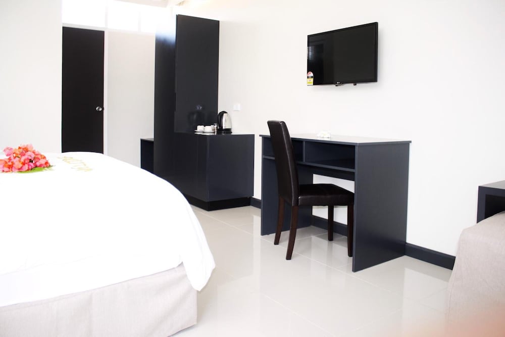 Hotel Oasis 16/32