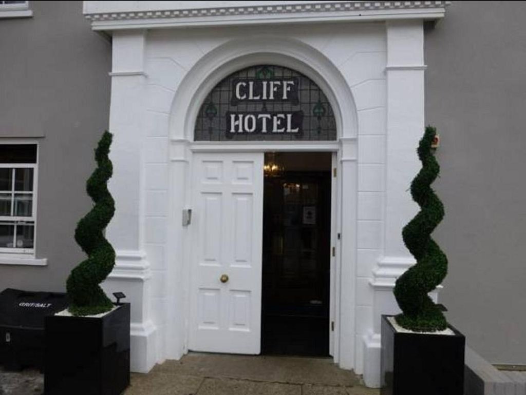 CBH Cliff Hotel 2/48