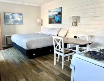 Atlantic, Efficiency, Studio, King Bed, Side Ocean View