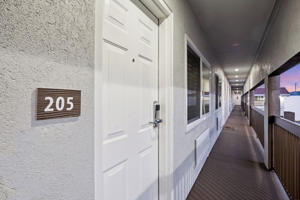 Bayhill Inn San Bruno 3/36