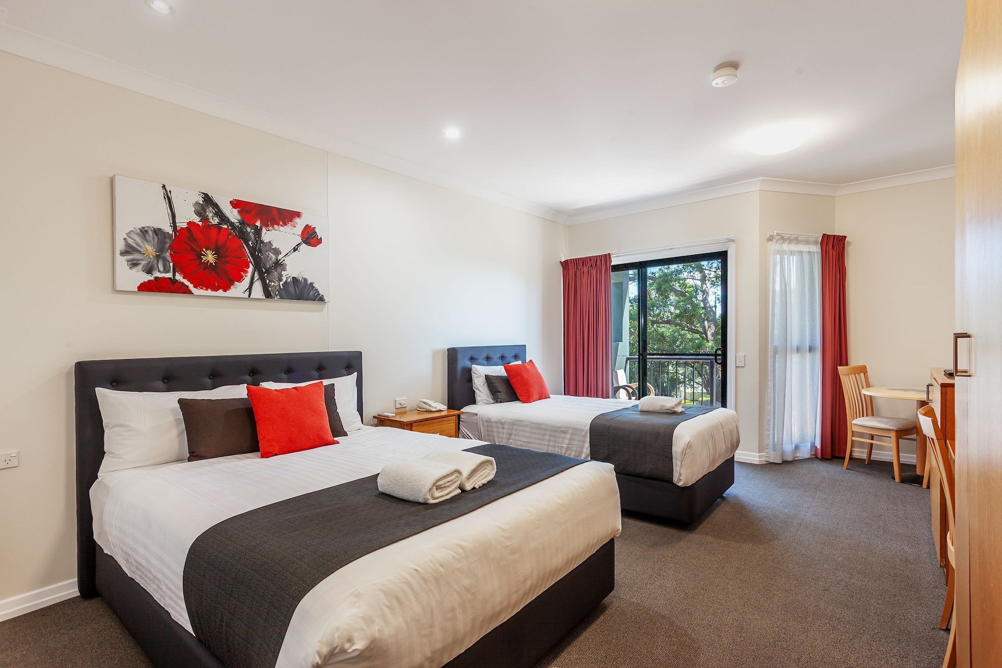ROOM, SINGLE, QUEEN BED, ACCESSIBLE