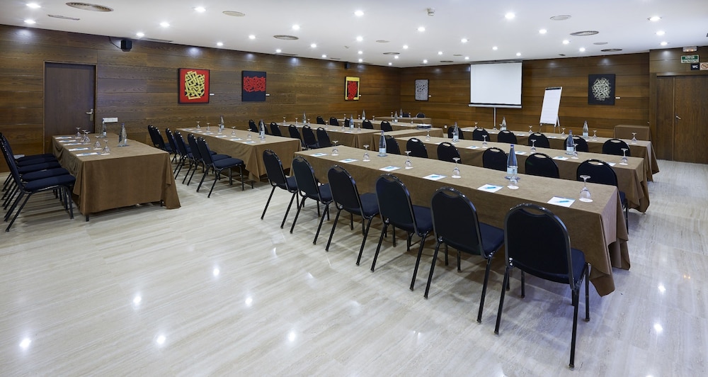 Hotel Up Rooms Vic (ex Nh Ciutat De Vic) 50/52