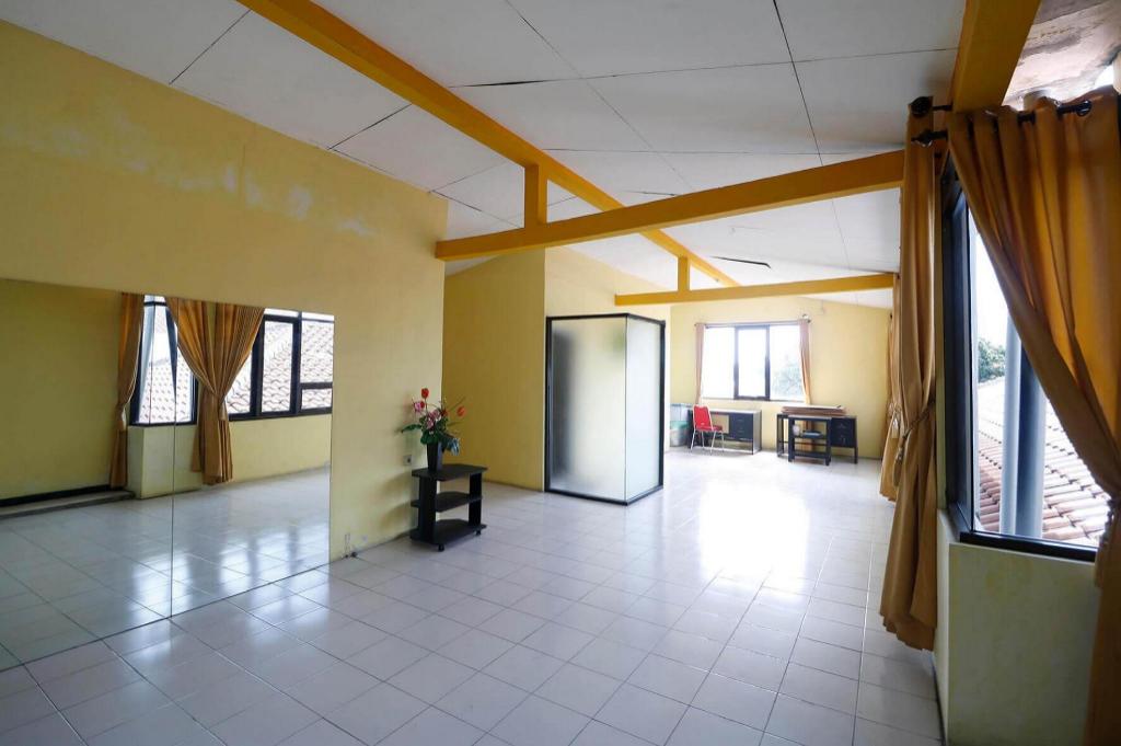Reddoorz Plus Near Undip Tembalang 14/47