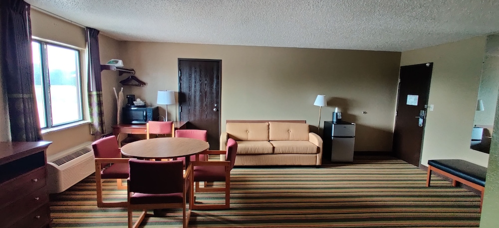 Super 8 By Wyndham Champaign 44/52