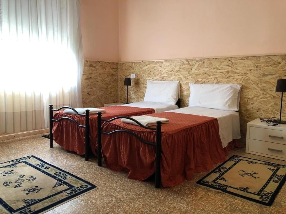 Venice Treviso Airport Bed 6/29