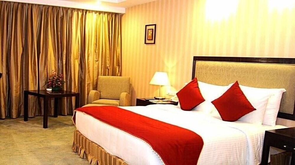 Gokulam Park Hotel & Convention Centre 6/16