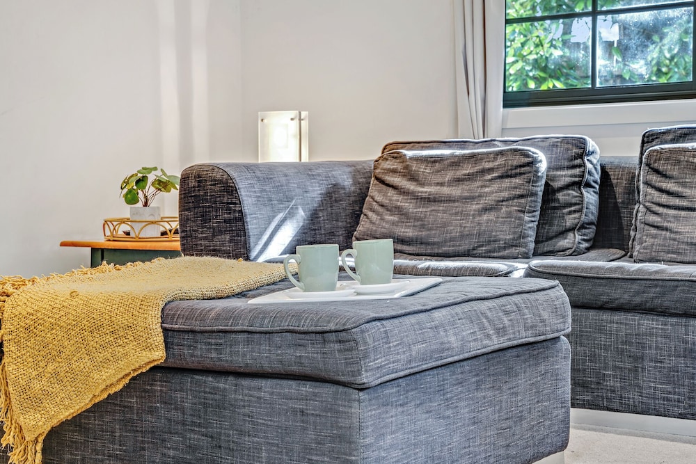WHISPERING PINES BOUTIQUE ACCOMMODATION 25/50