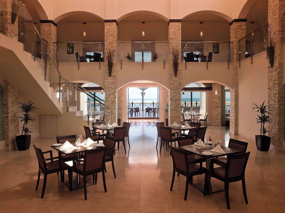 منتجع موڤنبيك شاطئ الخُبر(Movenpick Beach Resort Al Khobar) 53/71