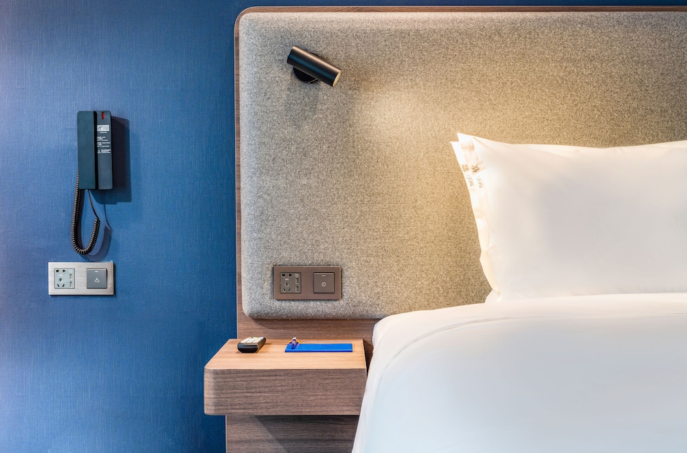 Holiday Inn Express Hangzhou Westlake East 18/60
