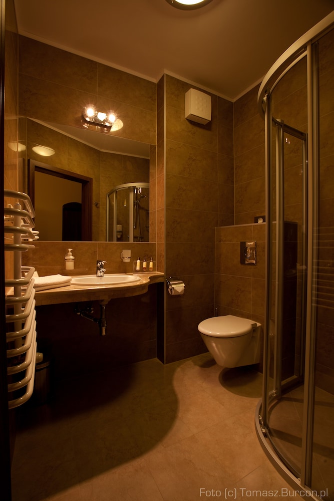 Amber Hotel 64/65