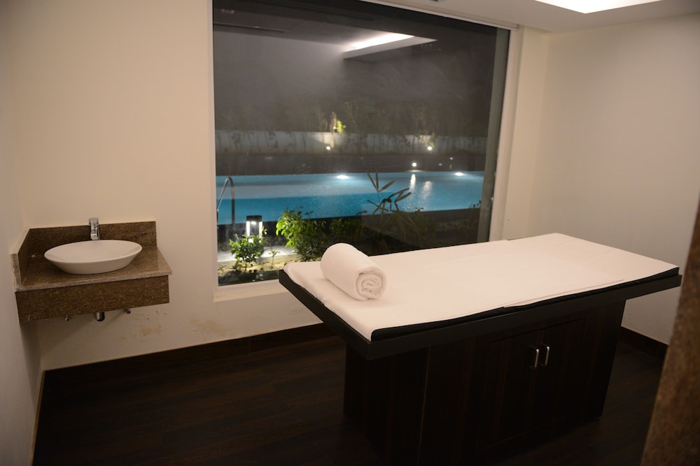Gurmon Hotels Sohna Road Gurugram a Member of Radisson Individuals 42/75