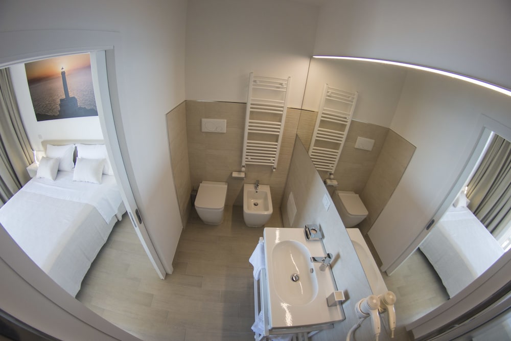 EST HOTEL 33/65