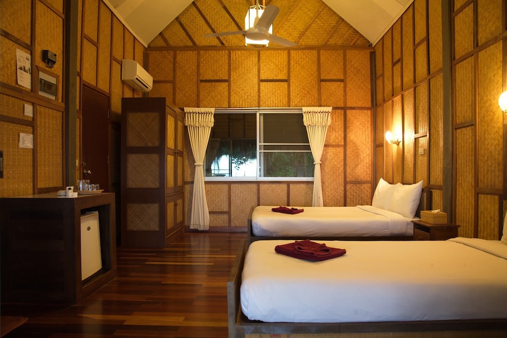 The Narima Bungalow Resort 15/45