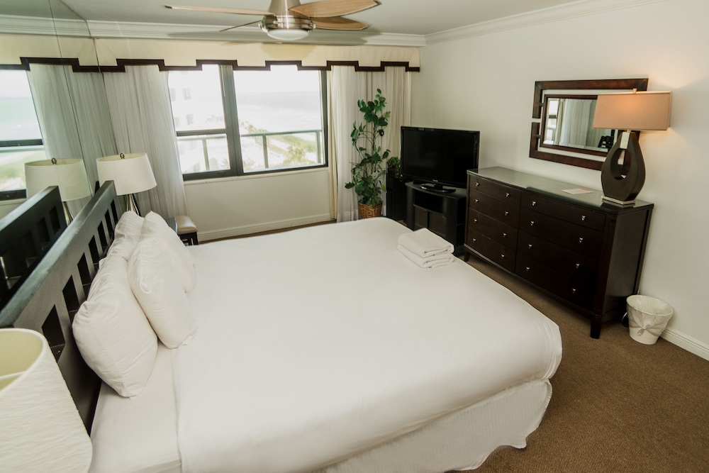The Alexander All Suite Oceanfront Resort 17/50