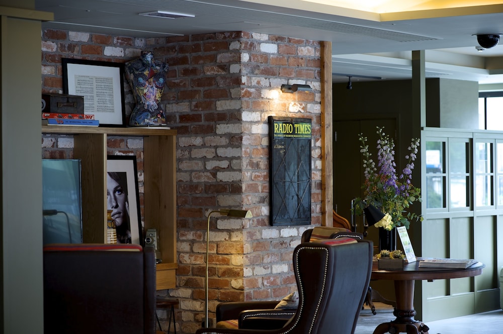 Bermondsey Square Hotel 6/50