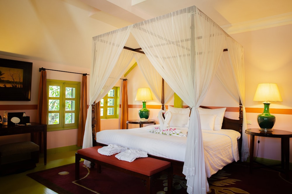 DELUXE, DOUBLE BED