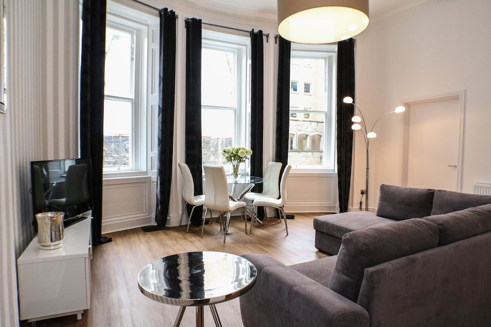 Edinburgh Castle Apartments And Suites 26/55