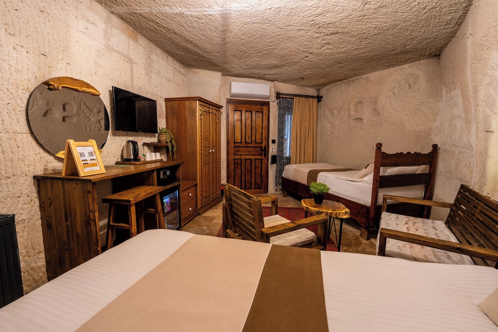 Mysterious Cave Suites 35/50