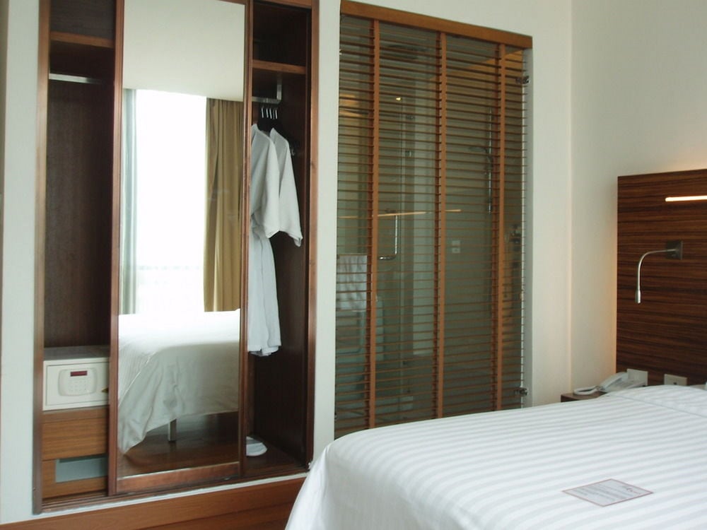 Sacha Hotel Uno 15/50