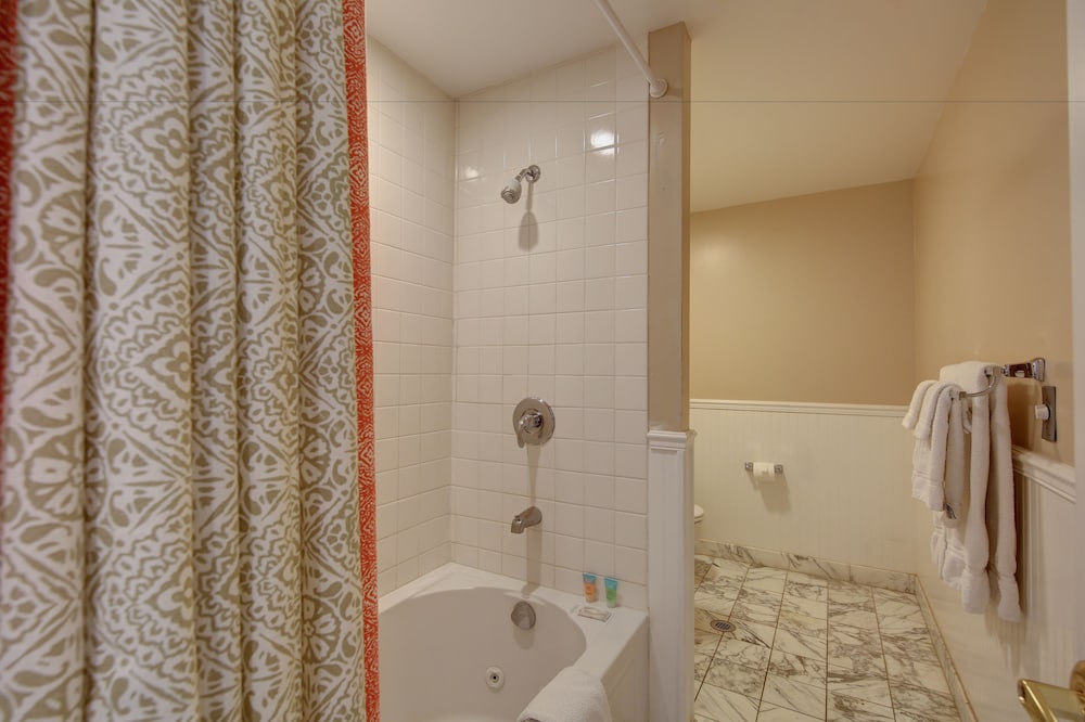Glenmore Plaza Hotel 59/59