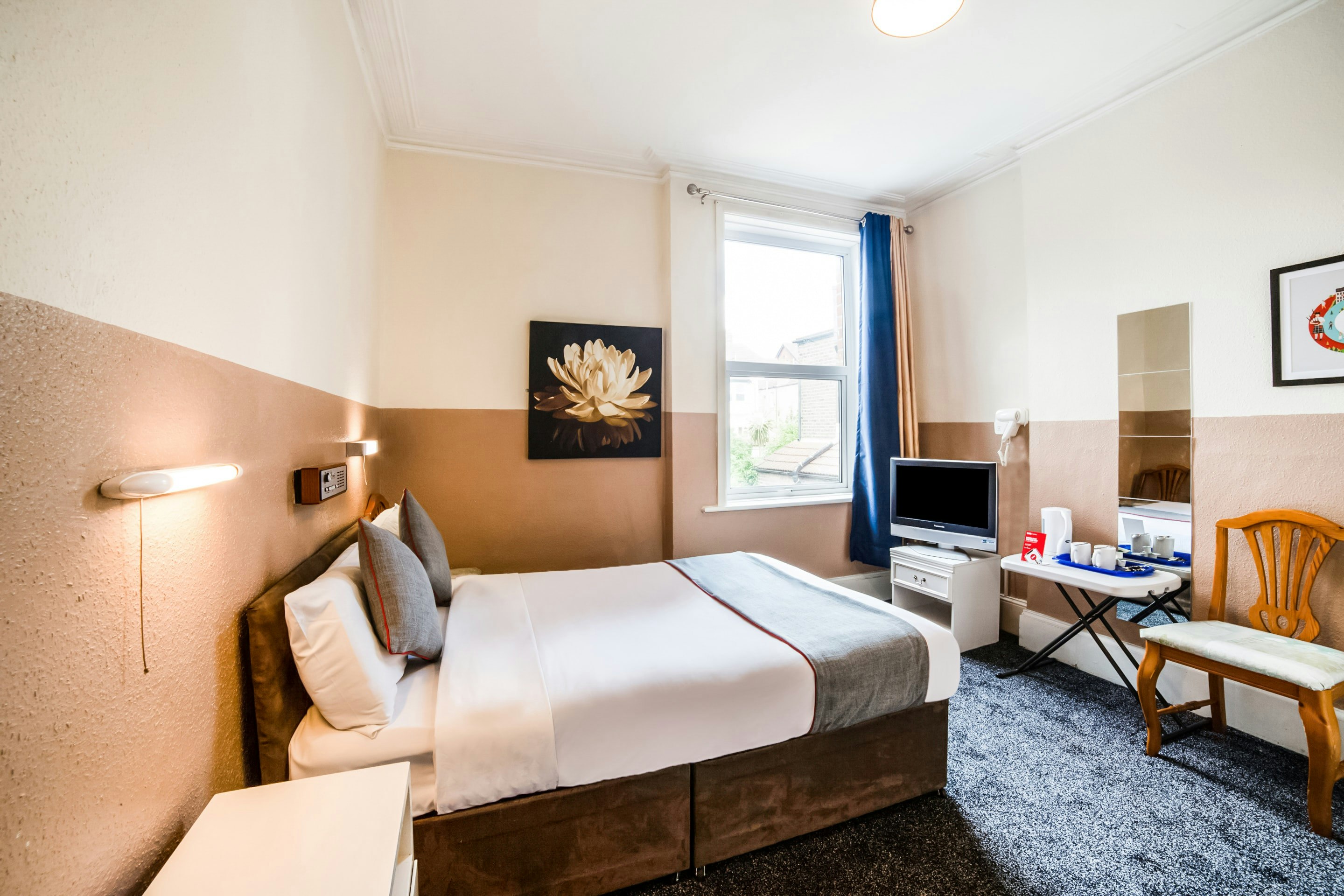 Devine Beach Hotel, Westcliff Southend-On-Sea 27/50