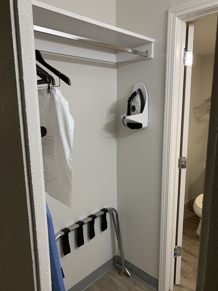 ECONO LODGE AND SUITES(Orange - TX) 14/53