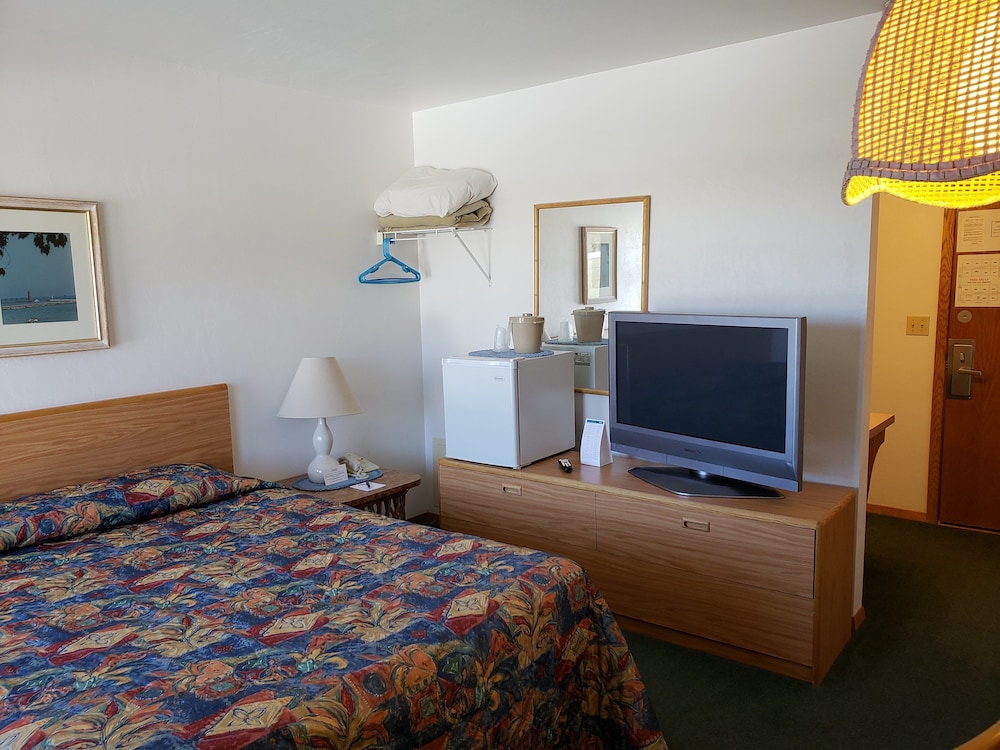 Algoma Beach Motel 17/35