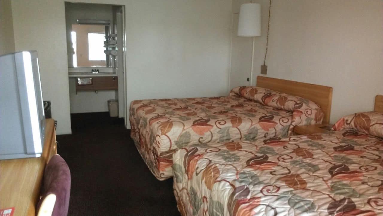 EZ 8 Motel Airporter 7/22