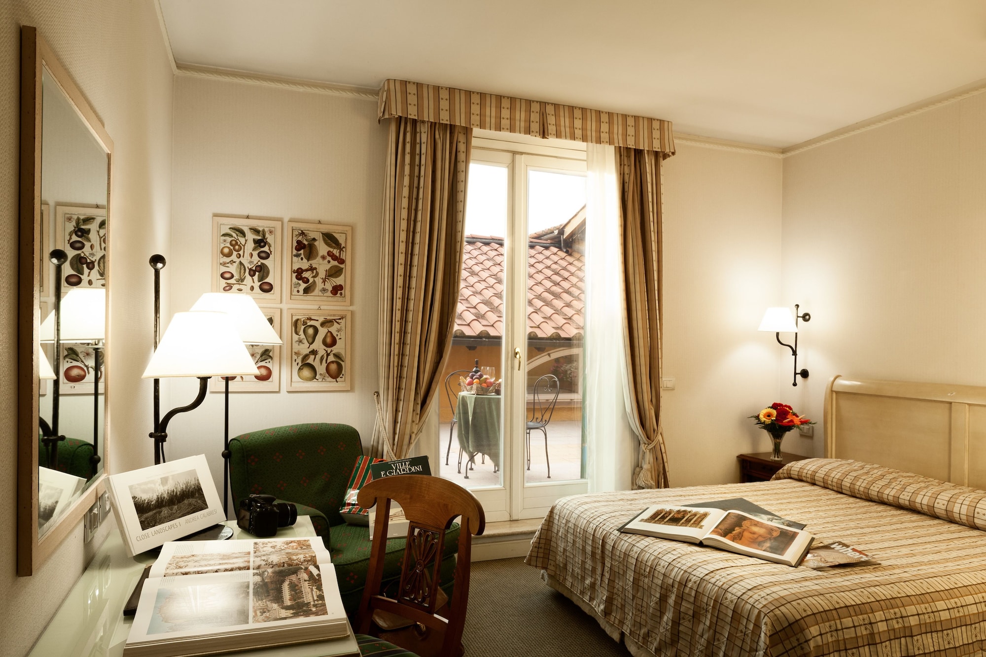 ROOM, QUADRUPLE