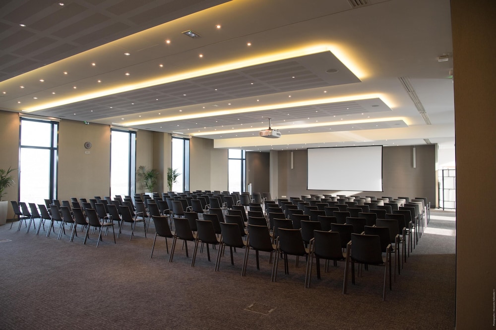 Radisson Blu CDG Airport Terminal Hotel, Paris 47/50