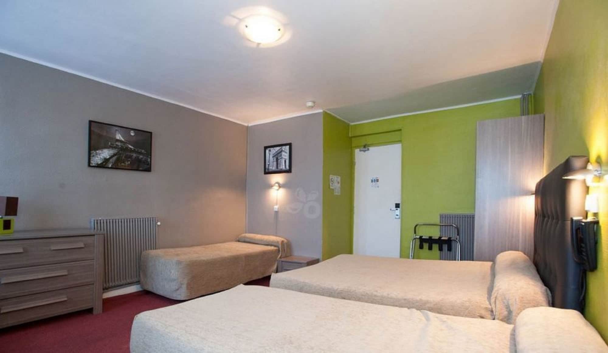 ROOM, QUADRUPLE