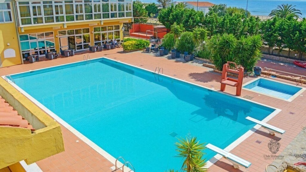 Club Malaspina Hotel and Resort 48/54