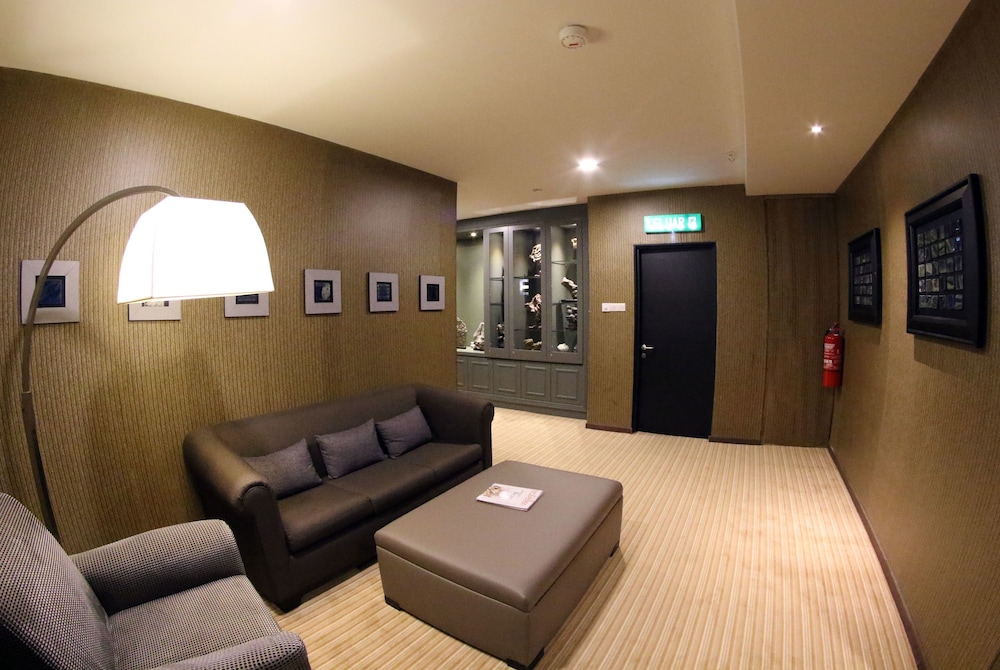 Bedrock Hotel 38/50