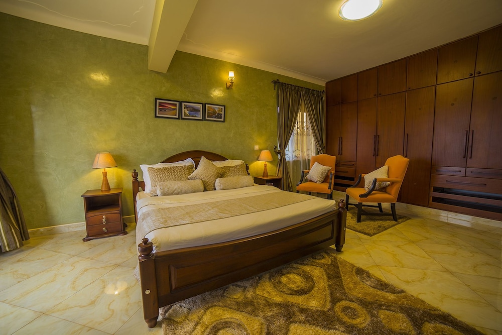Senior, Studio, Queen Bed، Greens Guest Homes 3/9